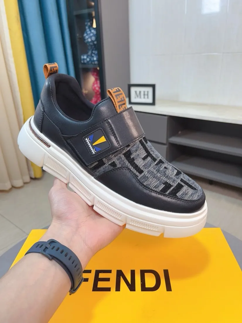 Men's shoes 💰400🌹🌹[FENDI] Fendi's classic and comfortable men's shoes, this complex sneaker is made of soft calfskin➕genuine leather lining➕original ultra-light rubber material with rough outsole. This unique light style is suitable for the casual and refined sensibility of this season. It is comfortable and natural on the feet. It is an everyday style for casual travel in autumn and winter! 38/44